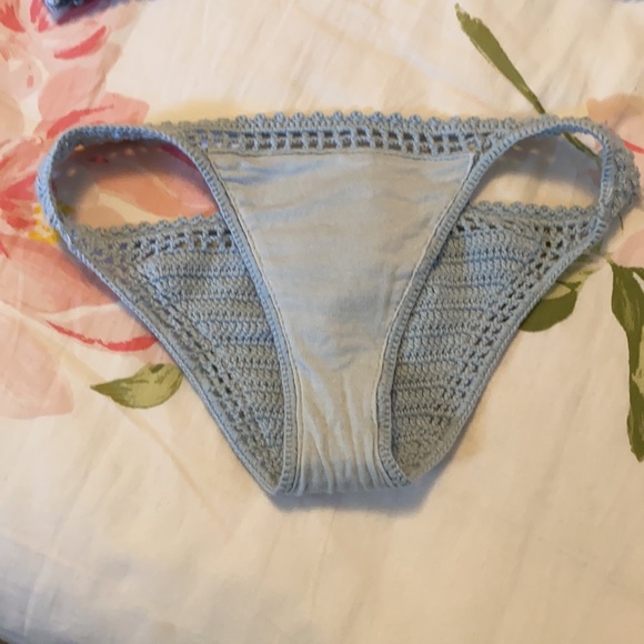 NWOT Blue Crochet Bikini - Picture 2 of 2